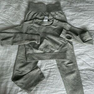 AYBL Motion Seamless Set Long Sleeve Top w Leggings Size Small Color Khaki